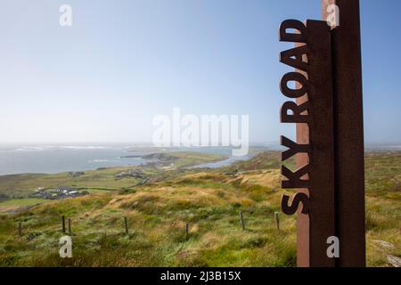 Vue depuis le célèbre Skyroad de Wild Atlantic Way à Galway. Comté de Galway, Irlande Banque D'Images