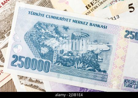 Gros plan des billets de liras mélangés vieux lire turque vers les années 2000 Banque D'Images
