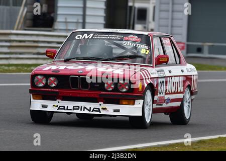 Jamie Sturges, BMW M535 E28, Advantage Motorsport future Classics, une série de courses pour les voitures de sport Saloon et GT des années 1970 et 1980, chaque décennie Banque D'Images