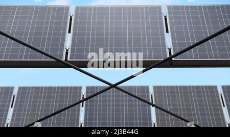 Panneaux solaires pour la production d'énergie électrique renouvelable. Mise au point sélective Banque D'Images