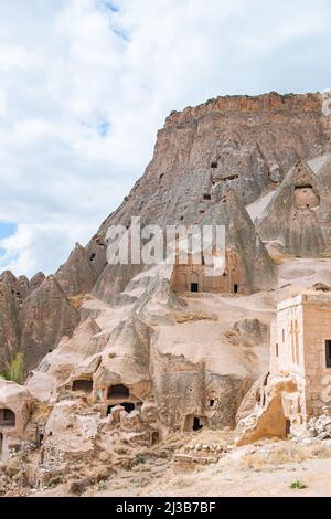 Formations de grottes en Cappadoce, Turquie. Selime est ville à la fin de la vallée d'Ihlara. Le monastère est l'un des plus grands bâtiments religieux. Banque D'Images