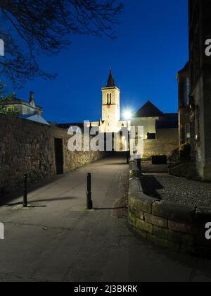 La chapelle du St Salvators College de Butts Wynd a été illuminée à l'université de crépuscule de St Andrews Fife en Écosse Banque D'Images