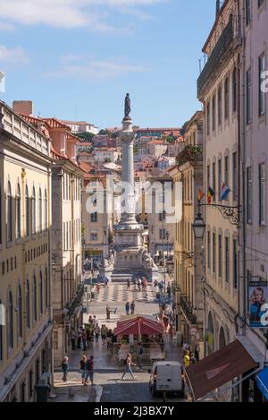 La colonne de Pedro IV sur la place Rossio, vue de la Calçada do Carmo. Lisbonne, Portugal. Banque D'Images