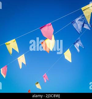 Contexte des drapeaux pour la junina partie, célèbre partie du Brésil qui se produit dans les mois de juin et juillet. Image de concept de culture brésilienne. Banque D'Images