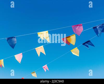 Contexte des drapeaux pour la junina partie, célèbre partie du Brésil qui se produit dans les mois de juin et juillet. Image de concept de culture brésilienne. Banque D'Images