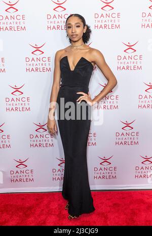 5 avril 2022, New York, New York, États-Unis: Erica Lall assiste au Dance Theatre of Harlem: Vision Gala honorant Debbie Allen au City Centre (Credit image: © Lev Radin/Pacific Press via ZUMA Press Wire) Banque D'Images