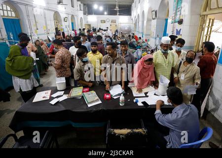 Dhaka, Bangladesh - 06 mars 2022 : les médecins et les infirmières de Dhaka Medical fournissent régulièrement des services médicaux aux patients plusieurs fois de plus Banque D'Images