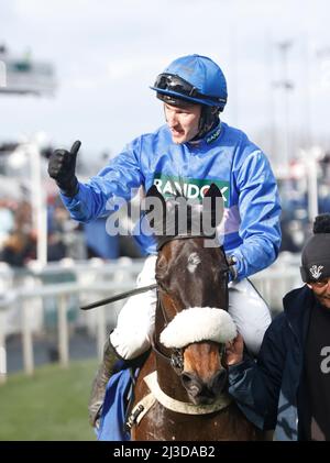 Hippodrome d'Aintree. 7th avril 2022. Aintree, Merseyside, Angleterre: Grand Festival national, jour 1: Adam Wedge on the Last Day (IRE) après avoir remporté le Grand frère Red Rum handicap Steeple Chase cet après-midi. Crédit : action plus Sports/Alamy Live News Banque D'Images