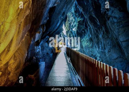 Passage dans le Tamina George, Bad Ragaz, Canton de Saint-Gall, Suisse Banque D'Images