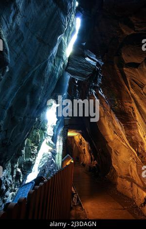 Passage dans le Tamina George, Bad Ragaz, Canton de Saint-Gall, Suisse Banque D'Images