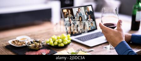Dîner virtuel avec dégustation de vin numérique sur ordinateur portable Banque D'Images