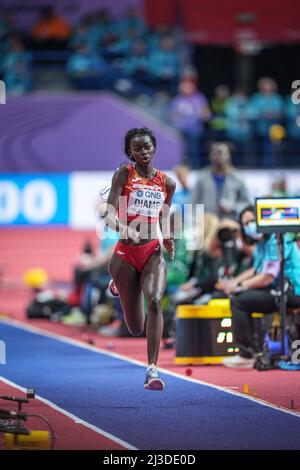 Fatima Diame sautant au championnat du monde en salle de Belgrade 2022 dans le long saut. Banque D'Images