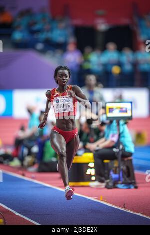 Fatima Diame sautant au championnat du monde en salle de Belgrade 2022 dans le long saut. Banque D'Images