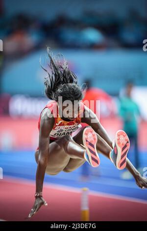 Fatima Diame sautant au championnat du monde en salle de Belgrade 2022 dans le long saut. Banque D'Images