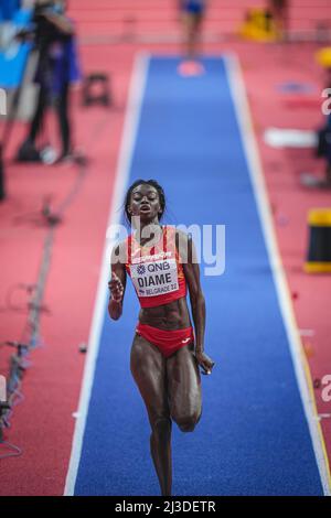 Fatima Diame sautant au championnat du monde en salle de Belgrade 2022 dans le long saut. Banque D'Images