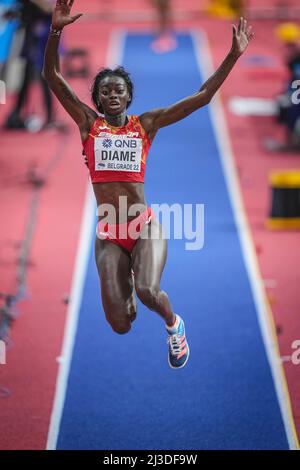 Fatima Diame sautant au championnat du monde en salle de Belgrade 2022 dans le long saut. Banque D'Images