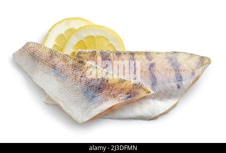 filet de poisson frais de zander cru avec citron isolé sur fond blanc, vue de dessus Banque D'Images