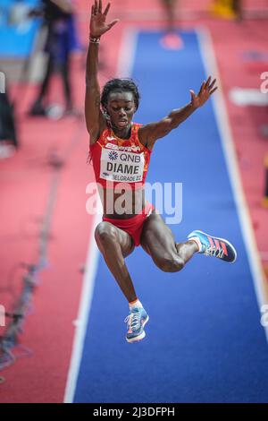 Fatima Diame sautant au championnat du monde en salle de Belgrade 2022 dans le long saut. Banque D'Images