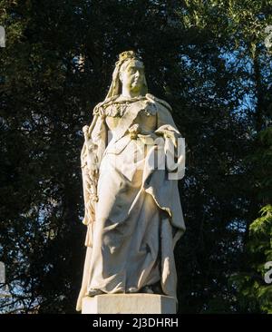 Statue en marbre de la reine Victoria, à Abbey Gardens, Abingdon -on -Thames Oxfordshire Banque D'Images