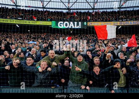 Rotterdam, pays-Bas. 07th avril 2022. Rotterdam - fans lors du match entre Feyenoord et SK Slavia Prague au Stadion Feijenoord de Kuip le 7 avril 2022 à Rotterdam, aux pays-Bas. Crédit : photos Box to Box/Alamy Live News Banque D'Images