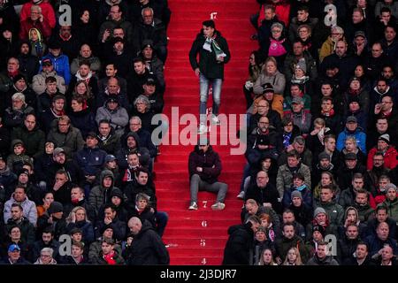 Rotterdam, pays-Bas. 07th avril 2022. Rotterdam - fans lors du match entre Feyenoord et SK Slavia Prague au Stadion Feijenoord de Kuip le 7 avril 2022 à Rotterdam, aux pays-Bas. Crédit : photos Box to Box/Alamy Live News Banque D'Images