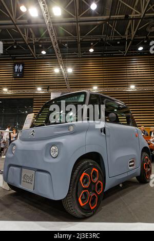 LYON, FRANCE, 7 avril 2022 : le salon de l'automobile de Lyon se tient à Eurexpo. Les nouveaux moteurs, plus propres, plus silencieux, sont les stars de cette nouvelle édition. Banque D'Images