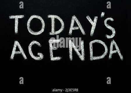 Mots manuscrits l'ordre du jour d'aujourd'hui arrière-plan tableau noir texture tableau noir tableau noir texte craie aujourd'hui l'ordre du jour conception tableau noir écriture Banque D'Images