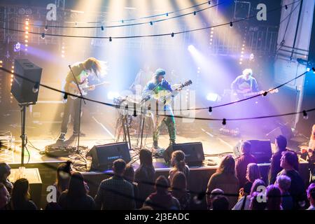 Édimbourg, Écosse. Jeudi 7 avril 2022. Le groupe écossais Pictush Trail, dirigé par Johnny Lynch, se joue au Summerhall d'Édimbourg. Cette performance s’inscrivait dans le cadre d’une tournée britannique faisant la promotion de leur cinquième album « Island Family », sorti en mars 2022 par Fire Records. Banque D'Images