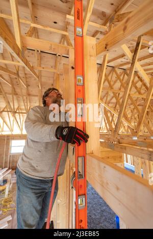 Mayfield, Kentucky - des volontaires de l'Église méthodiste unie reconstruisent une maison qui a été détruite dans la tornade de décembre 2021 qui a dévasté les villes Banque D'Images