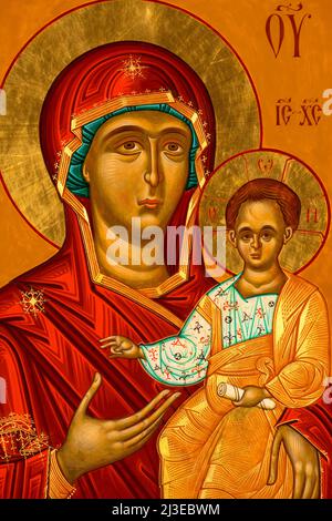 Icône peinte dans le style byzantin ou orthodoxe représentant la Vierge Marie et Jésus. Banque D'Images