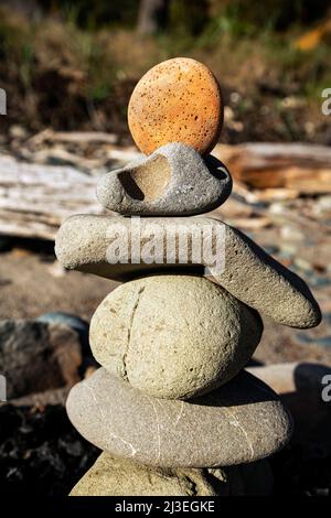 WA21367-00...WASHINGTON - pile de rochers de plage sur la côte sauvage du parc national olympique. Banque D'Images