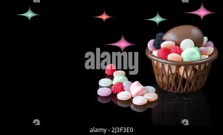 Oeuf de chocolat de Pâques et sucettes colorées sur fond noir avec étoiles abstraites. Sélective, le concept de Pâques Banque D'Images
