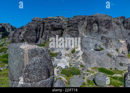 Sculpture de Senhora da Boa Estrela dans le parc national de Serra da Estrela au Portugal. Banque D'Images