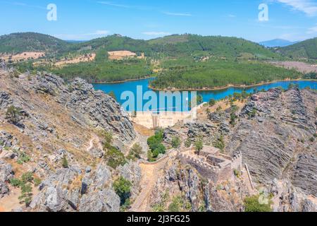 Vue aérienne du château de Penha Garcia, au Portugal. Banque D'Images