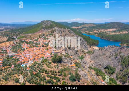 Vue aérienne du château de Penha Garcia, au Portugal. Banque D'Images