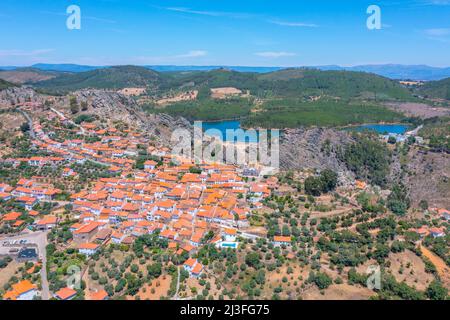 Vue aérienne du château de Penha Garcia, au Portugal. Banque D'Images