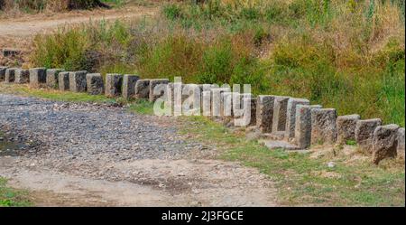 Pierres de pas à la ville d'Idanha-a-Velha au Portugal. Banque D'Images