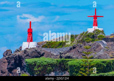 Moulin à vent en bois sur l'île de Sao Jorge aux Açores, au Portugal. Banque D'Images