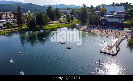 Plage publique de Mirror Lake, Lake Placid, New York Banque D'Images