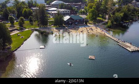 Plage publique de Mirror Lake, Lake Placid, New York Banque D'Images