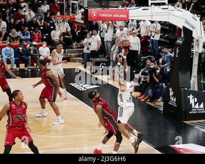 Chris Jones d ASVEL Malcolm Delaney de Milan pendant le match de