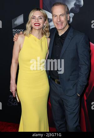 HOLLYWOOD, LOS ANGELES, CALIFORNIE, États-Unis - 07 AVRIL : Rhea Seehorn et Bob Odenkirk arrivent à la première de Los Angeles de la saison 6 « Better Call Saül » d'AMC, qui s'est tenue au Hollywood American Legion Theatre Post 43 le 7 avril 2022 à Hollywood, Los Angeles, Californie, États-Unis. (Photo de Xavier Collin/image Press Agency/Sipa USA) Banque D'Images