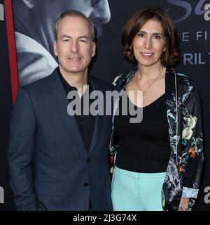 HOLLYWOOD, LOS ANGELES, CALIFORNIE, États-Unis - 07 AVRIL : Bob Odenkirk et Naomi Odenkirk arrivent à la première de Los Angeles de la saison 6 « Better Call Saül » d'AMC, qui s'est tenue au Hollywood American Legion Theatre Post 43 le 7 avril 2022 à Hollywood, Los Angeles, Californie, États-Unis. (Photo de Xavier Collin/image Press Agency/Sipa USA) Banque D'Images