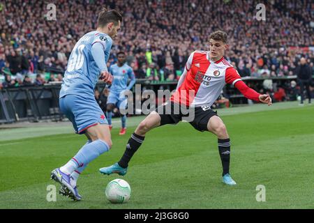 ROTTERDAM, PAYS-BAS - AVRIL 7 : Taras Kacharaba de SK Slavia Prague et Guus til de Feyenoord pendant les finales du quartier UEFA Europa League match entre Feyenoord et Slavia Prague au Stadion Feijenoord de Kuip le 7 avril 2022 à Rotterdam, pays-Bas (photo de Herman Dingler/Orange Pictures) Banque D'Images