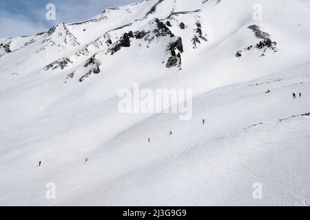 Pistes enneigées dans la station de ski de Gudauri, Géorgie. Montagnes du Caucase Banque D'Images