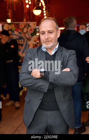Cologne, Allemagne. 07th avril 2022. L'acteur Erdogan Atalay vient à la première de Cologne du Circus Theatre Roncalli crédit: Horst Galuschka/dpa/Alay Live News Banque D'Images