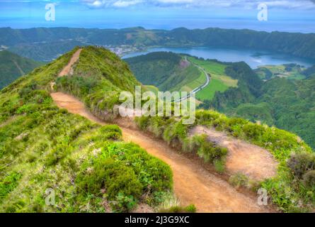 Miradouro da Boca do Inferno sur l'île de Sao Miguel, Portugal. Banque D'Images