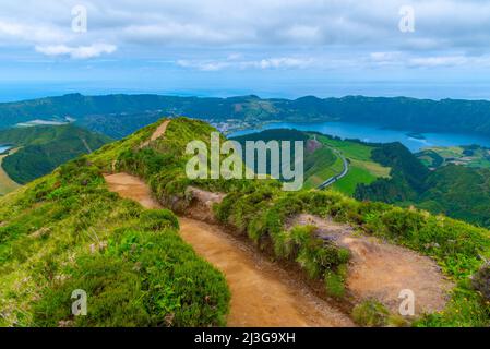 Miradouro da Boca do Inferno sur l'île de Sao Miguel, Portugal. Banque D'Images