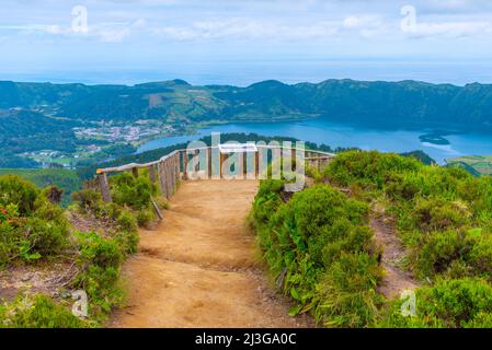 Miradouro da Boca do Inferno sur l'île de Sao Miguel, Portugal. Banque D'Images