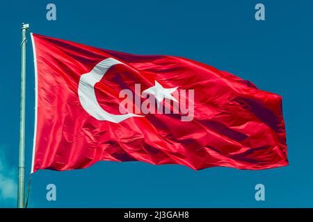 Drapeau de la Turquie. Drapeau national composé d'un champ rouge (arrière-plan) avec une étoile blanche centrale et un croissant. Banque D'Images